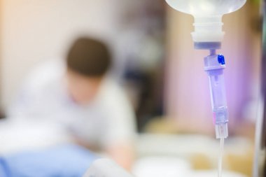 Bulanık pat ile Infüzyon pompaları ve tuzlu çanta seçici odak