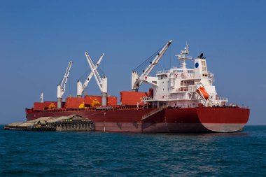 Okyanusta uluslararası kargo gemisi, yük taşımacılığı, S