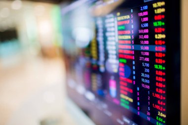 Seçici odak etkisi olan borsa iş konsepti. Borsa alıntılarının görüntülenmesi.