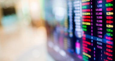 Seçici odak etkisi olan borsa iş konsepti. Borsa alıntılarının görüntülenmesi.