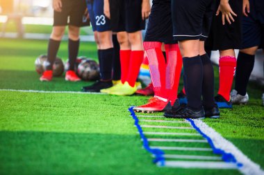 Futbolcu takımına seçici odak antrenmanlara devam ediyor. 