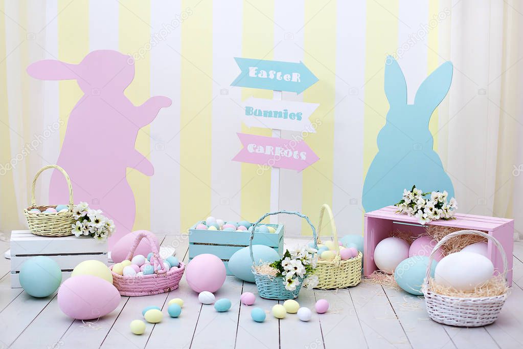 Happy easter! Many colorful Easter eggs with bunnies and baskets of flowers! Children's playroom. Spring room decoration and easter decor. Location for the Easter photo shoot. Family home decoration
