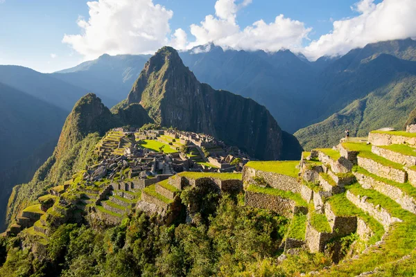 Puesta de sol en Machu Picchu, la ciudad perdida de Inca — Foto de Stock