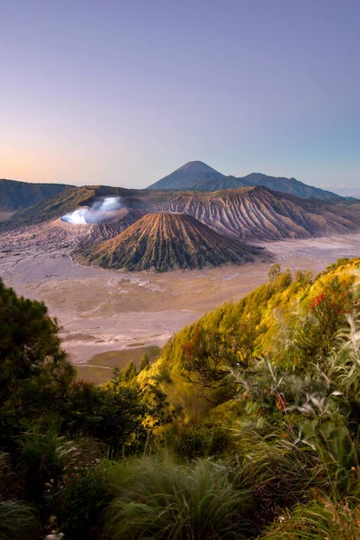 Gündoğumu sırasında Mount Bromo Yanardağı-Java, Endonezya.