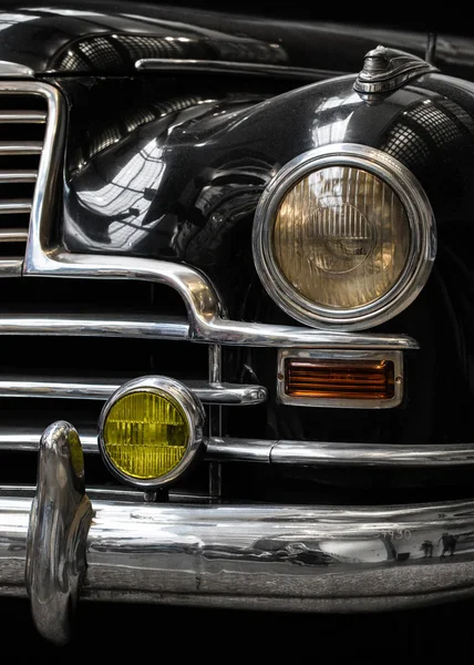 Vintage car - old car - detail on the headlight — Stock Photo, Image