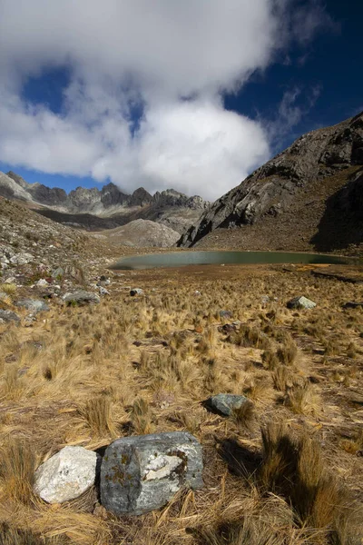 Vista de un valle en el Parque Nacional Sierra Nevada, en los Andes venezolanos — Foto de Stock
