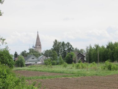 köy, Kilise ve bahçe evleri