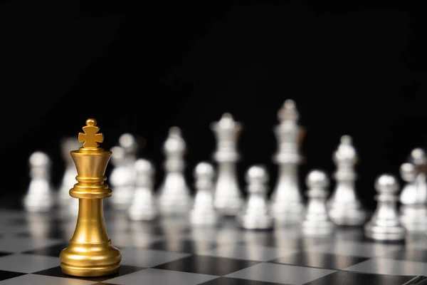 Glod King Stay Alone Chess Board Black Background Business Strategy — Stock Photo, Image
