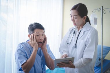 Erkek hastalar tıbbi muayenenin sonuçlarını duyunca şok oldular..