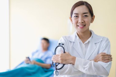 Asyalı kadın doktor portresi.