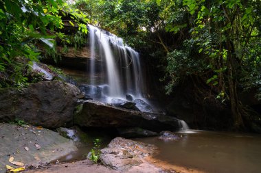 Samrongkiat suyu Tayland, Sisaket 'e dökülüyor.
