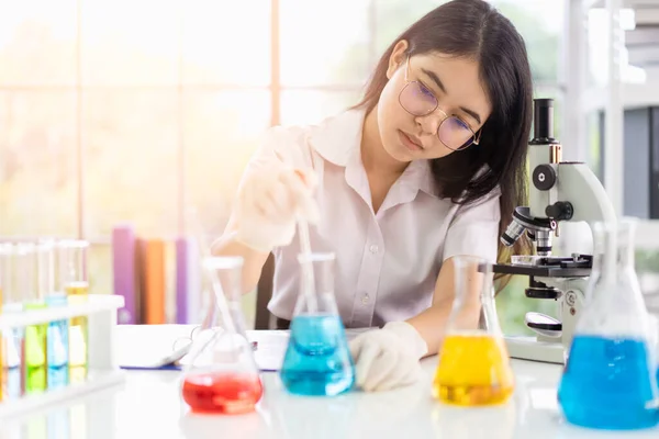 Asian Girl Students Doing Science Experiments Science Lab — Stock Photo, Image