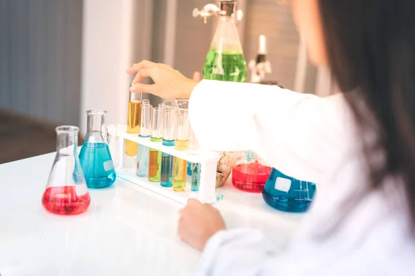 Close Student Hand Doen Van Wetenschap Experimenten Een Science Lab — Stockfoto