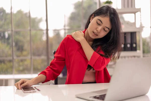 Business Woman Have Neck Shoulder Pain Caused Working Office Office — Stock Photo, Image