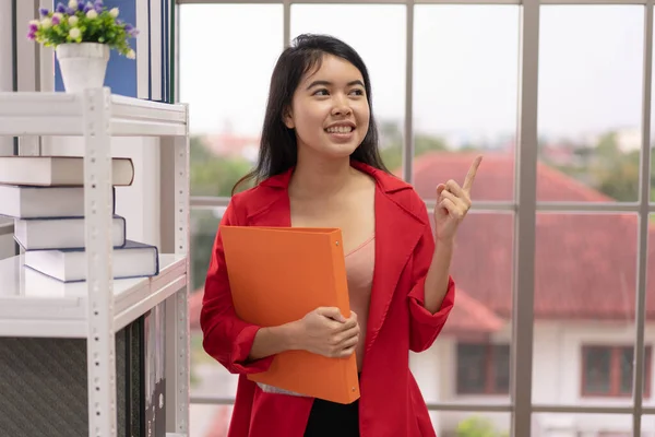 Mujer Negocios Está Muy Emocionada Feliz —  Fotos de Stock