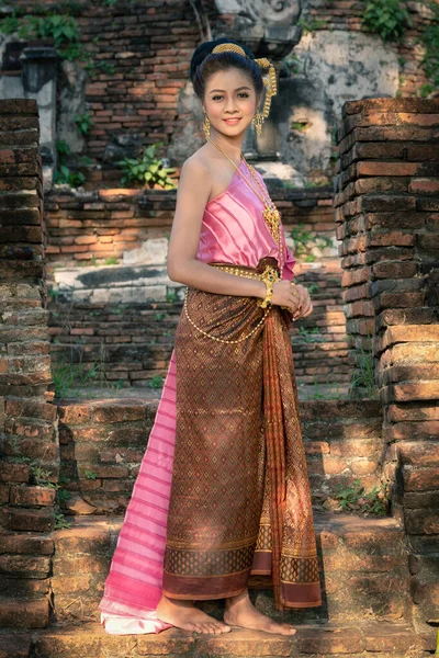 Mulher Tailandesa Bonita Traje Tradicional Tailândia Parque Histórico — Fotografia de Stock