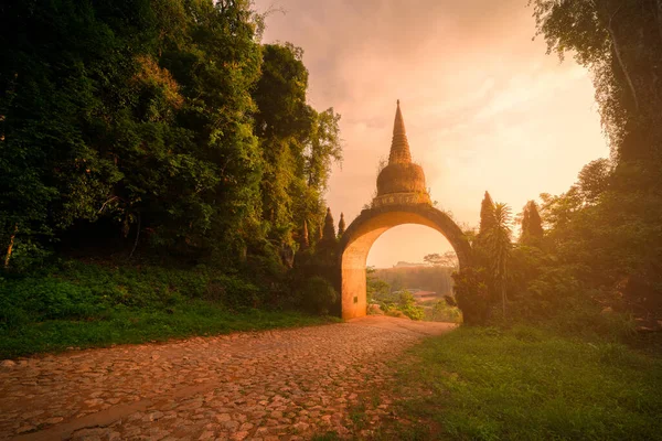 Brama Świątynna Dharma Khao Nai Luang Park Surat Thani Tajlandia — Zdjęcie stockowe