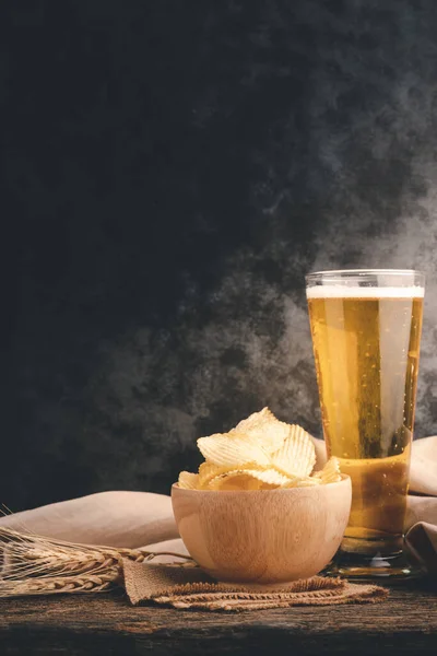 Potato Chips Wooden Bowl Cold Beer Long Glass Wooden Table — Stock Photo, Image