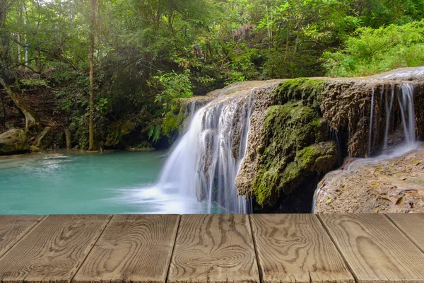 Пустой Деревянный Стол Красивой Водой Падать Задний План — стоковое фото