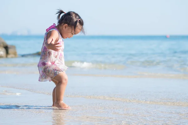 Портрет Маленької Дівчинки Пляжі — стокове фото