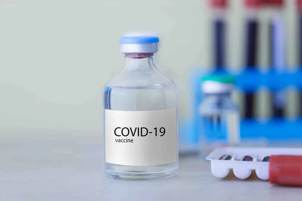 Flacone Vaccino Coronavirico Sul Tavolo Sviluppo Creazione Vaccino Coronavirico Covid — Foto Stock