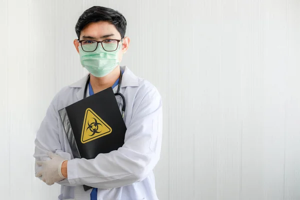Retrato Del Médico Asiático Masculino Médico Asiático Masculino Que Lleva — Foto de Stock