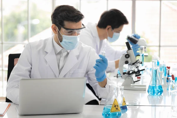 Health Care Researchers Working Life Science Laboratory Male Research Scientist — Stock Photo, Image