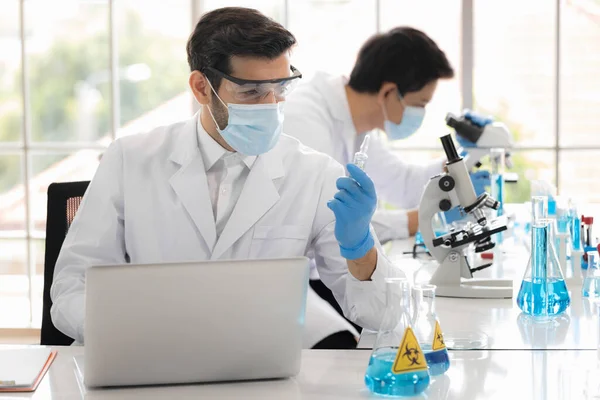 Health Care Researchers Working Life Science Laboratory Male Research Scientist — Stock Photo, Image