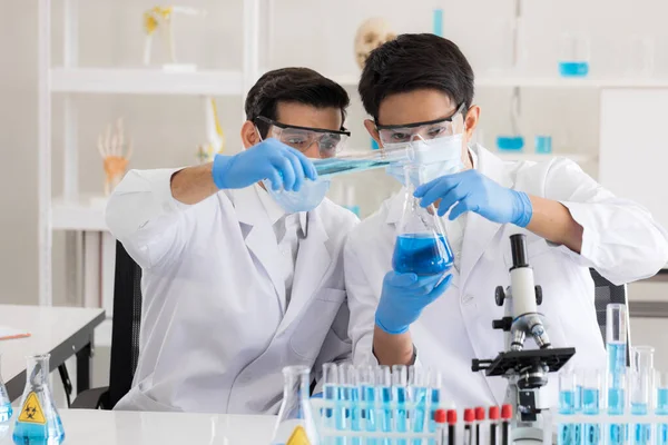 Health Care Researchers Working Life Science Laboratory Male Research Scientist — Stock Photo, Image