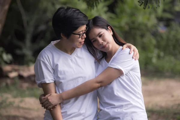 Casais Lésbicas Fazendo Atividades Descansando Parque Férias Conceito Lgbt — Fotografia de Stock