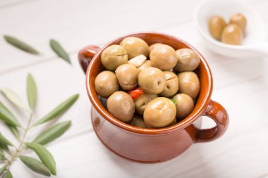 Yeşil zeytin bölün. Alorena zeytin İspanyol Meze