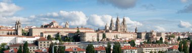 Santiago de Compostela geniş panoramik görünümü Galiçya, İspanya ve şaşırtıcı Katedrali yeni cephe geri. Yüksek çözünürlük