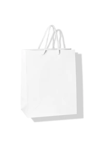 白い背景で隔離紙の買い物袋のモックアップ — ストック写真