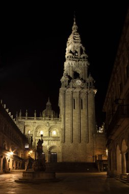 Silversmith Meydanı'na gece görülen Compostela Santiago Katedrali