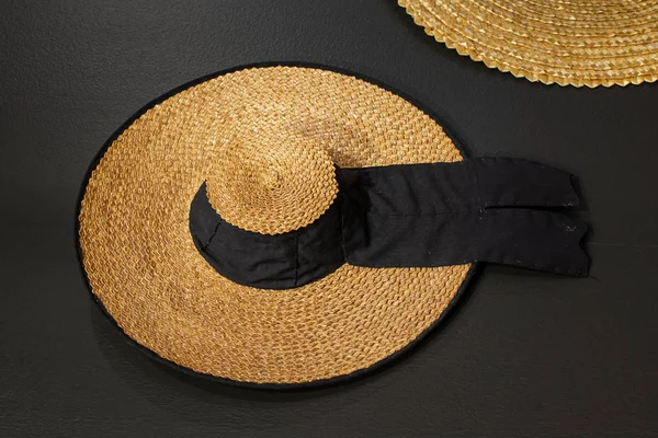 Sombrero de mimbre llamado sancosmeiro hecho de paja —  Fotos de Stock