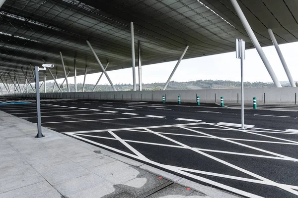 Espacio vacío estacionamiento al aire libre — Foto de Stock