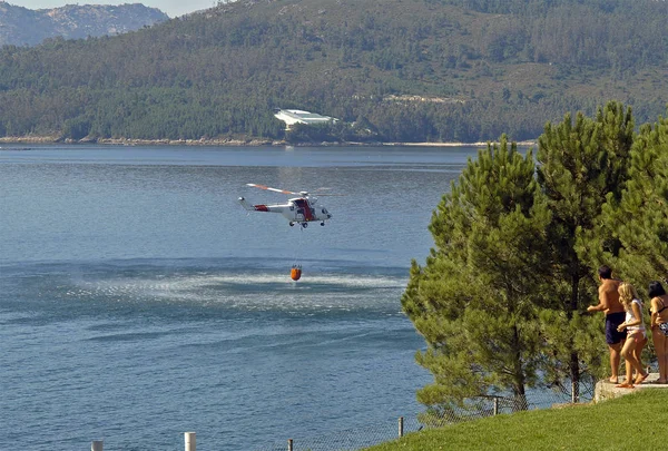 Fire fighting helicopter with bambi basket