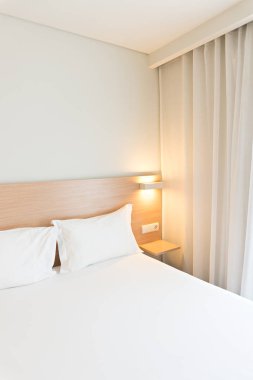Otel odası Temiz ve minimalist tarzı