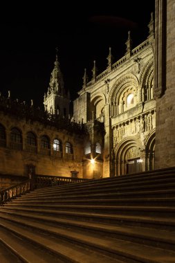 Silversmith Meydanı'na gece görülen Compostela Santiago Katedrali
