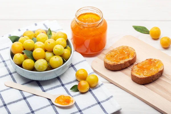 Pot of sweet jam, plum fruit and toasts — Stock Photo, Image