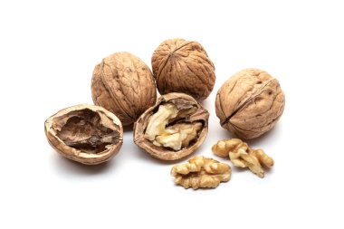 beyaz arkaplanda izole edilmiş ceviz