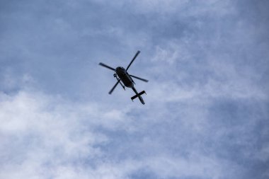 Santiago de Compostela, İspanya; 24 Temmuz 2019: İspanyol polis helikopteri kamera nın üzerinde uçuyor