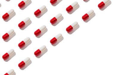 Hap kapsül deseni beyaz arka plan üzerinde izole