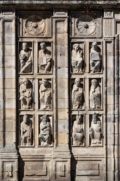 Grupo de antiguas esculturas de Puerta Santa de Santiago de Compostela Catedral — Foto de Stock