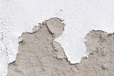 Duvarda hasar var. Sıva ve boya tıkanıklığı, yüzeyde hasar. Soyulmuş alçı duvar arkaplanı