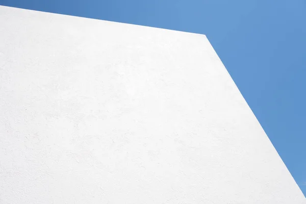 Fundo Concreto Branco Texturizado Fundo Céu Azul Parede Branca Pintada — Fotografia de Stock