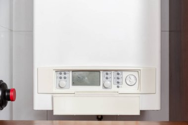 Gaz suyu ısıtıcısı kontrol paneli ya da kapalı bir evde gaz kazanı