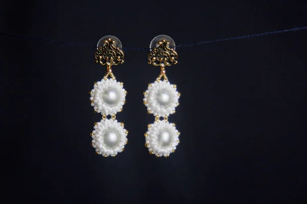 Bijoux Faits Main Perles Macro Boucles Oreilles Perles Blanches Boucles — Photo
