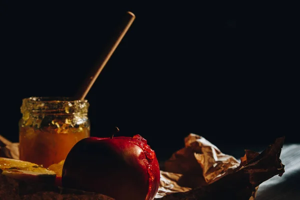 Honig Mit Hölzernem Honiglöffel Und Früchten Auf Holztisch Aus Nächster — Stockfoto