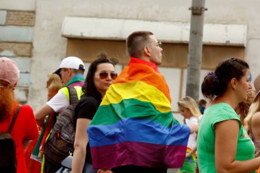 Kiev, Ukrayna, 06.23.2019. LGBT geçit töreni, gey, lezbiyen, travesti hakları için eşitlik Yürüyüşü. Cinsiyet olmayan ikili insanlar hakları için mücadele